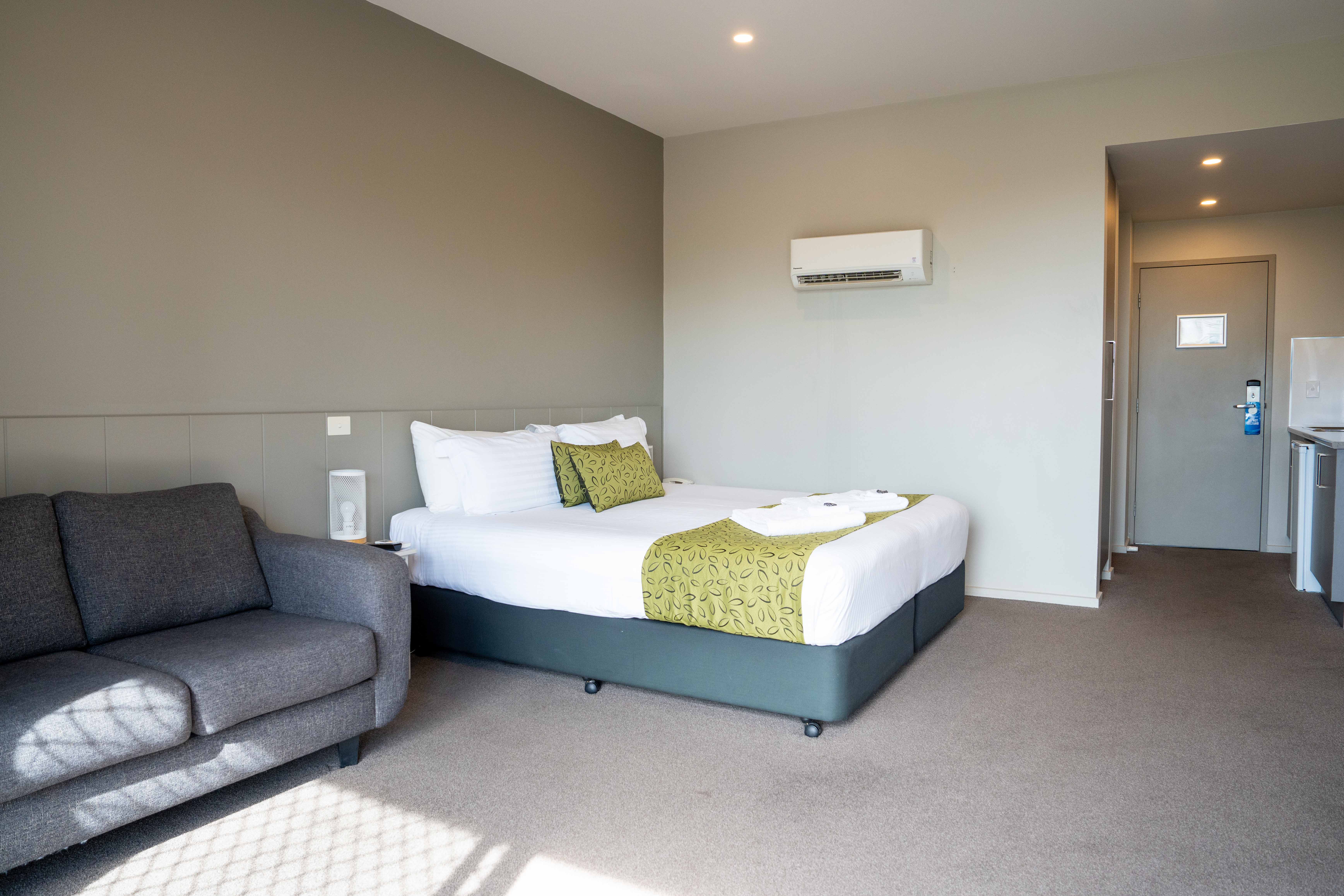 clubmulwala-resort-room-king-bed.jpg