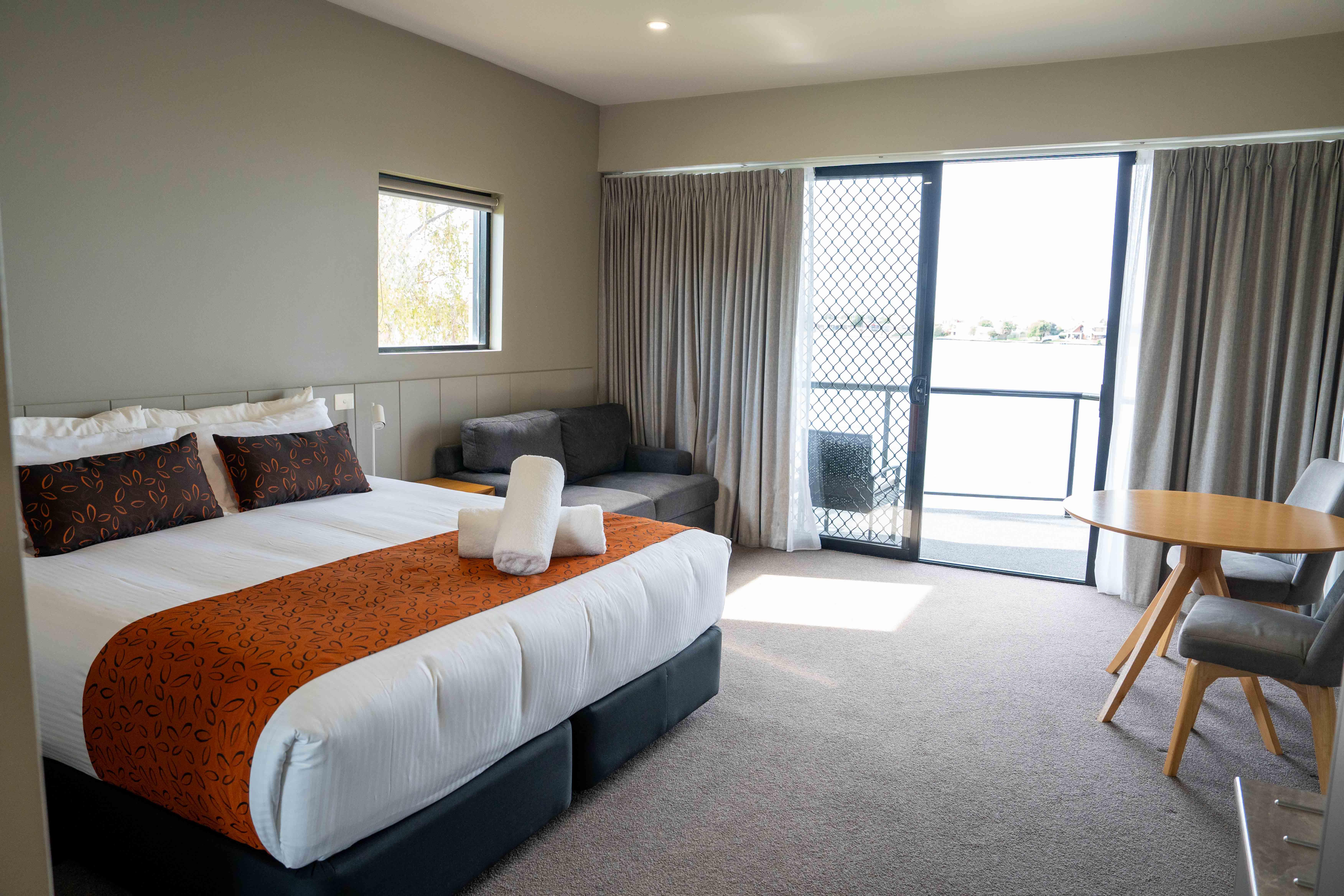 clubmulwala-resort-room-balcony-suite.jpg
