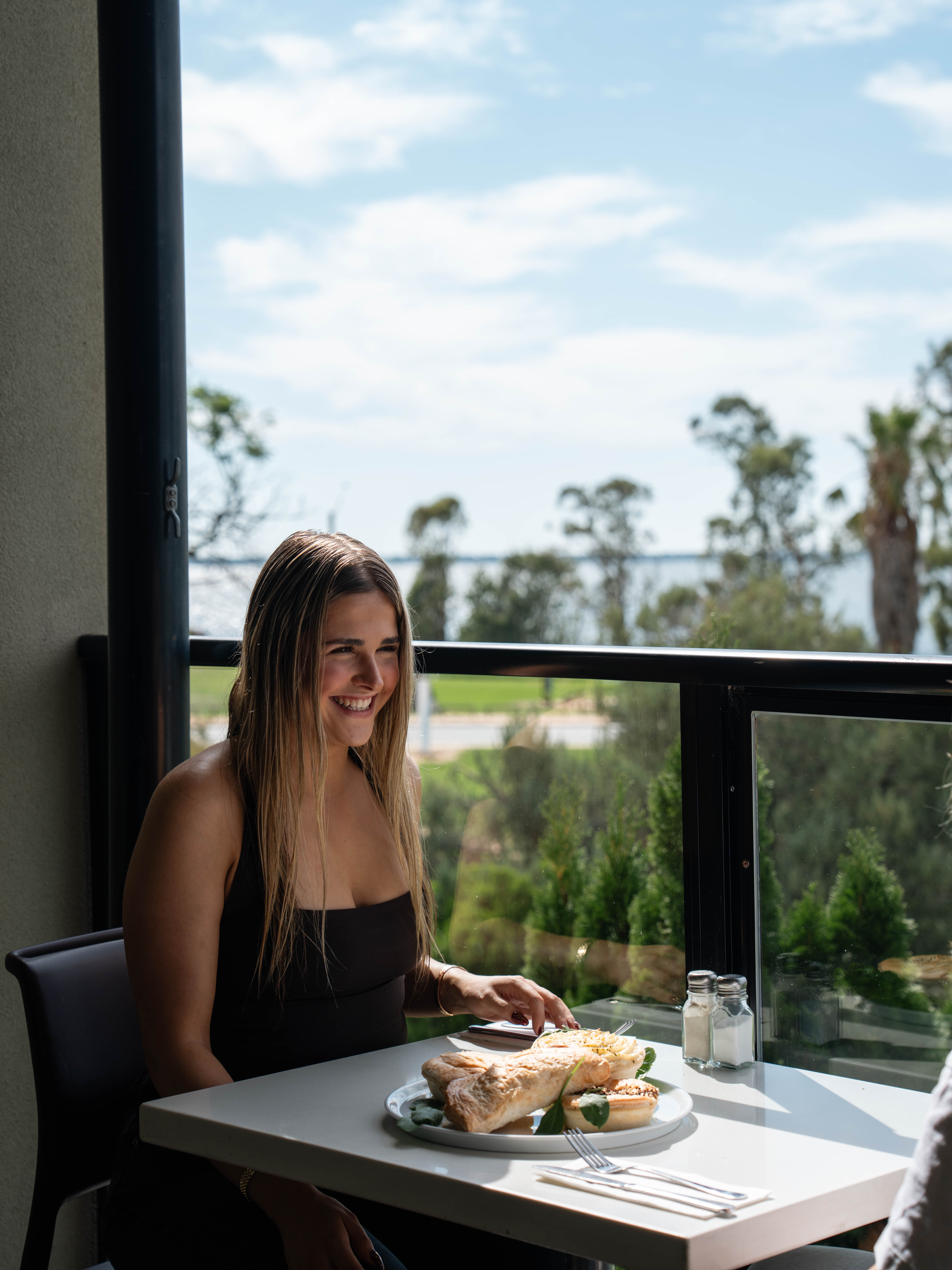 clubmulwala-stonegrill-pizza-dining-view.jpg