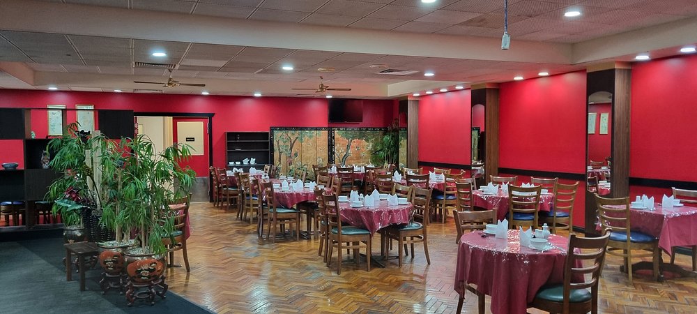 clubmulwala-oriental-pearl-restaurant-interior-wide.jpg